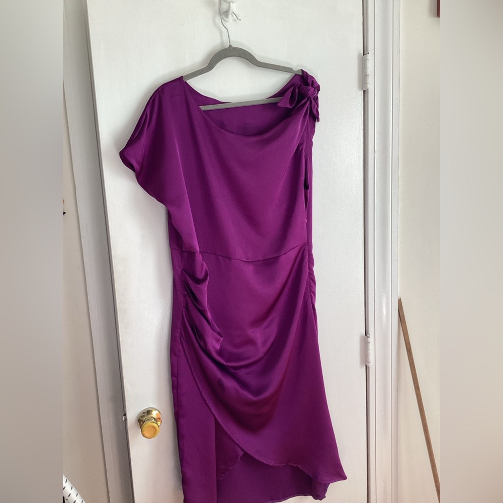 Fenzy One Covered Shoulder Second Bow Split Thigh Ruched Dress in Fucsia size XL